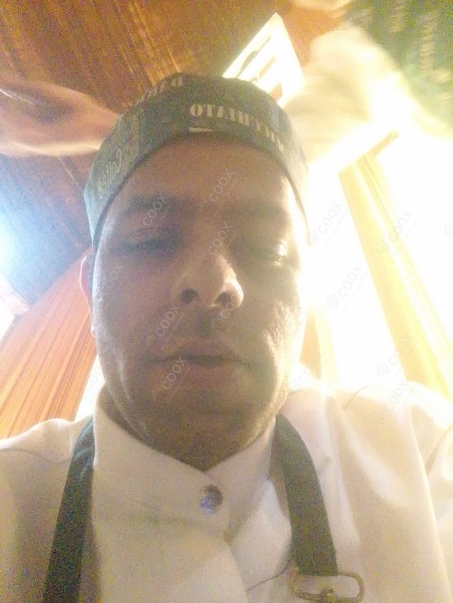 Chef from COOX at bookings. Professional cooks chefs at home