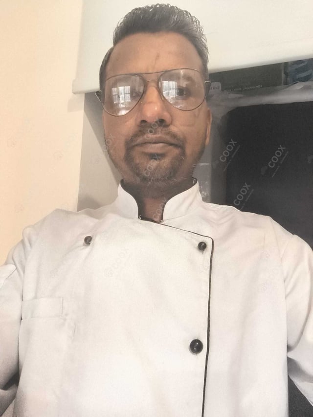 Chef from COOX at bookings. Professional cooks chefs at home