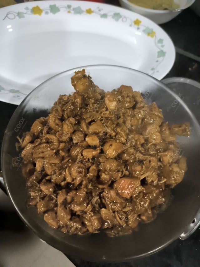 Delicious Thai Basil Chicken prepared by COOX