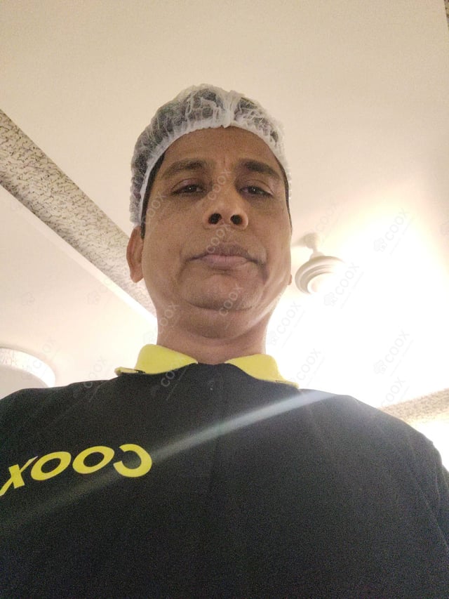 Chef from COOX at bookings. Professional cooks chefs at home