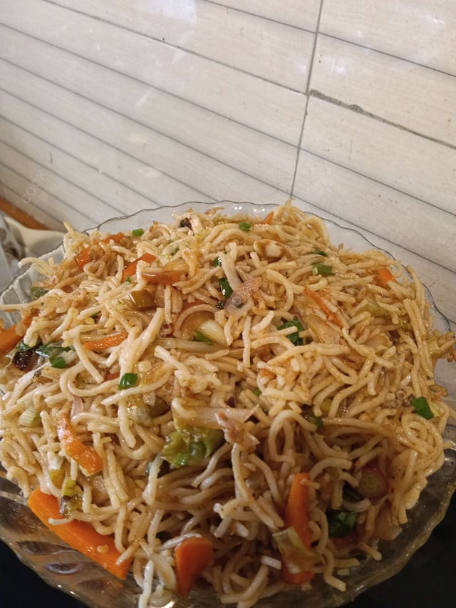 Delicious Veg Hakka Noodles prepared by COOX