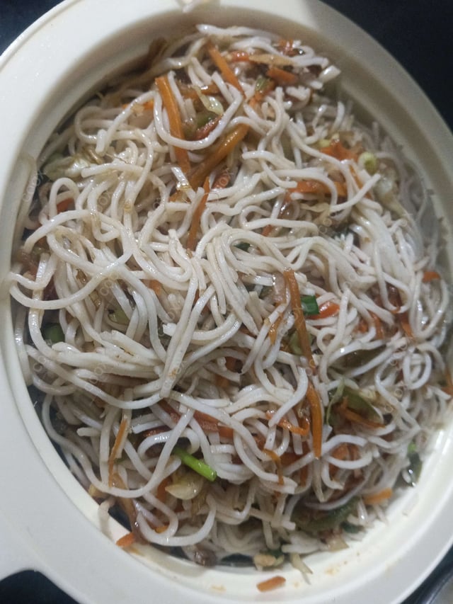 Delicious Veg Hakka Noodles prepared by COOX