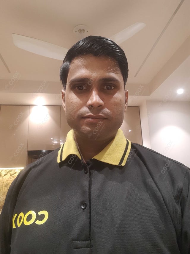 Chef from COOX at bookings. Professional cooks chefs at home