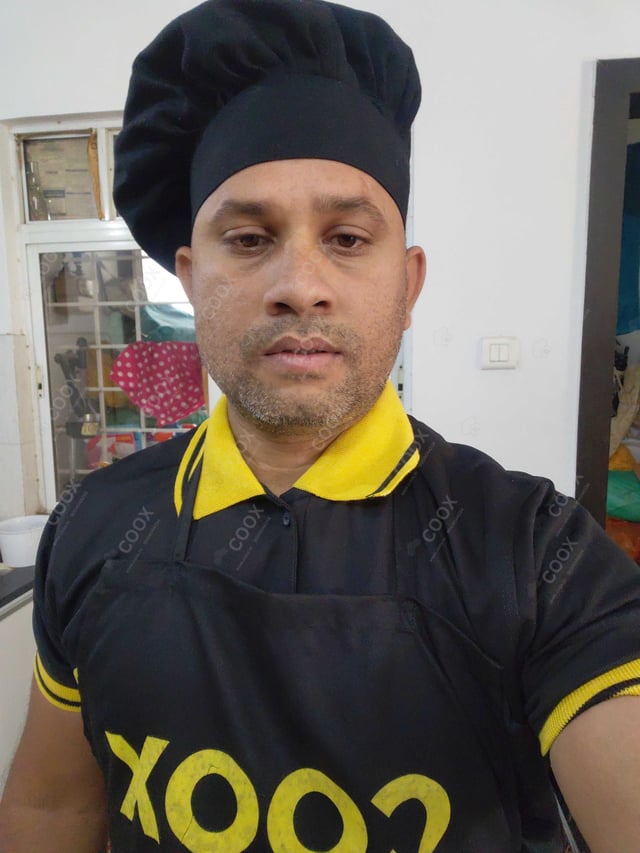 Chef from COOX at bookings. Professional cooks chefs at home