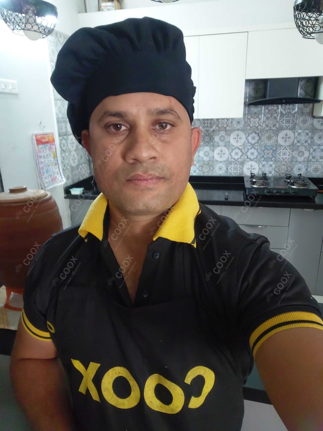 Chef from COOX at bookings. Professional cooks chefs at home