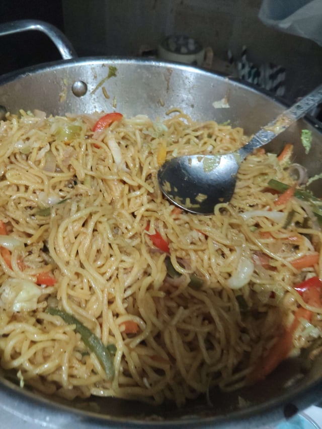 Delicious Veg Hakka Noodles prepared by COOX