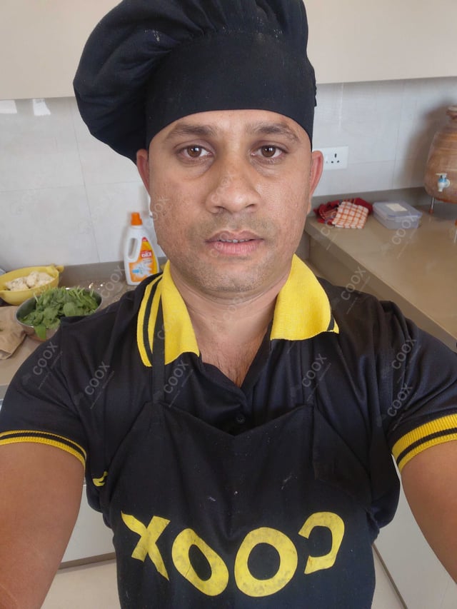 Chef from COOX at bookings. Professional cooks chefs at home