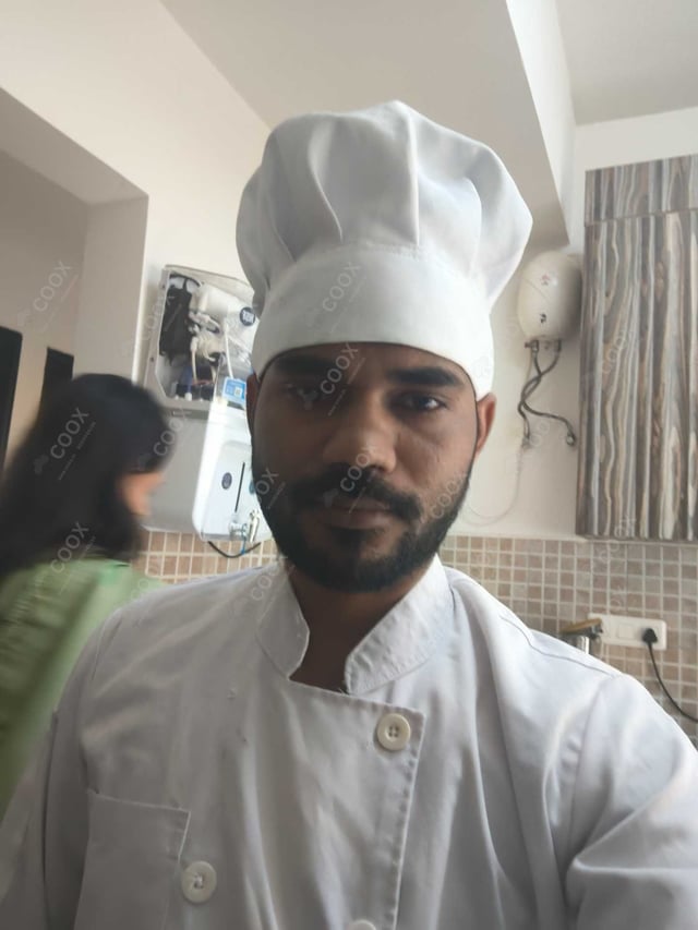 Chef from COOX at bookings. Professional cooks chefs at home