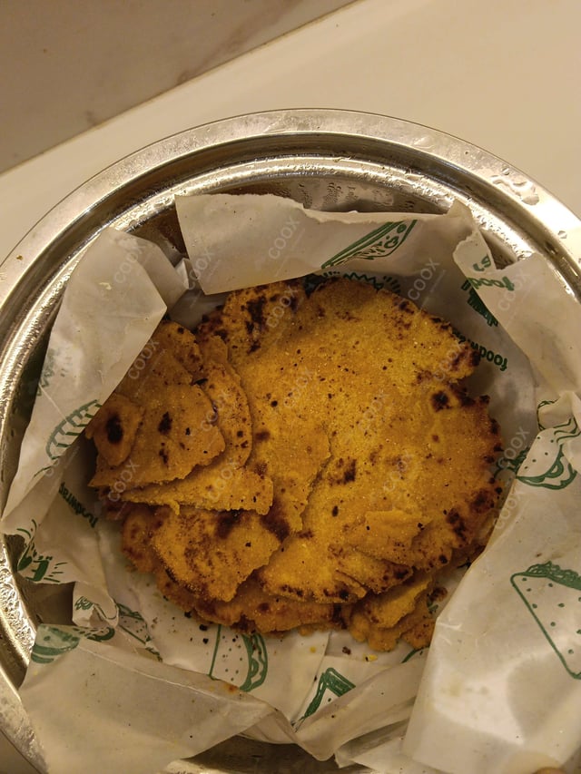 Delicious Makki ki Rotis prepared by COOX