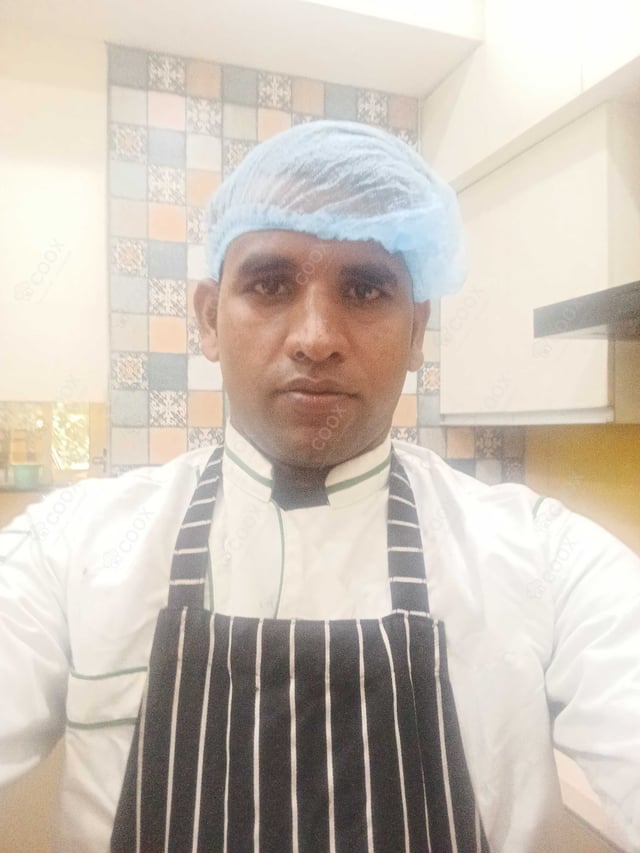 Chef from COOX at bookings. Professional cooks chefs at home