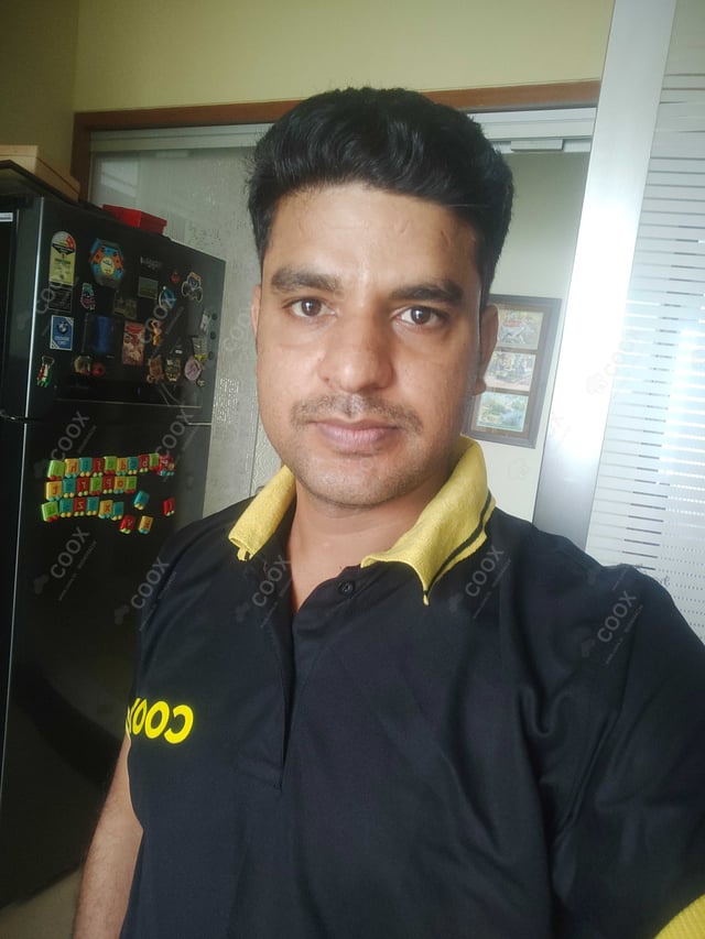 Chef from COOX at bookings. Professional cooks chefs at home