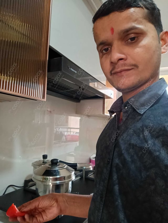 Chef from COOX at bookings. Professional cooks chefs at home