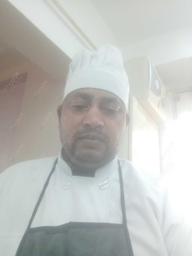 Chef from COOX at bookings. Professional cooks chefs at home