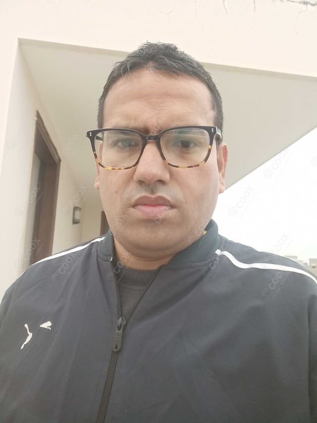 Chef from COOX at bookings. Professional cooks chefs at home