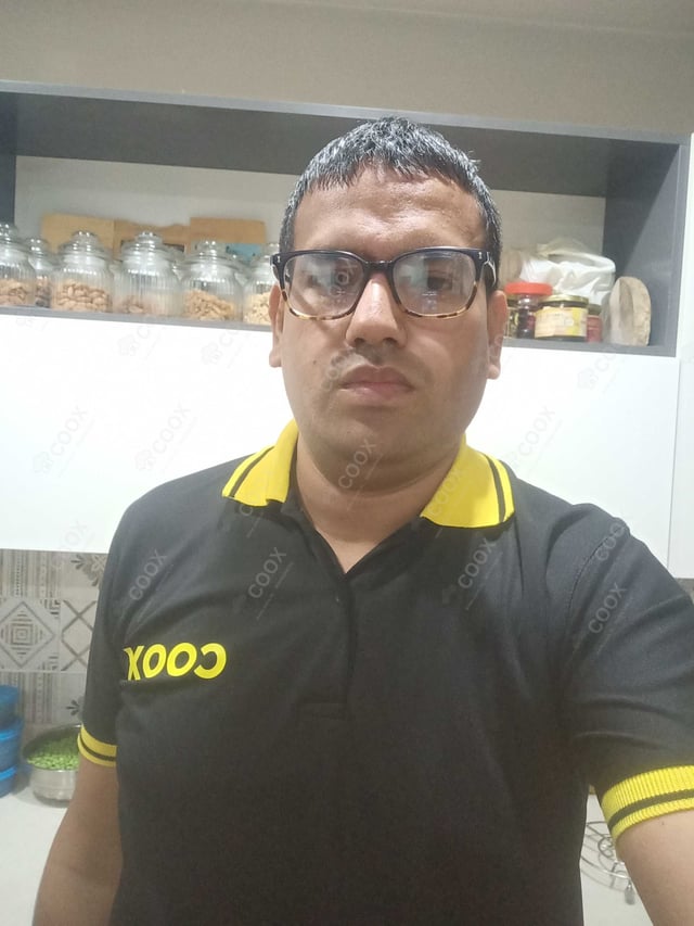 Chef from COOX at bookings. Professional cooks chefs at home