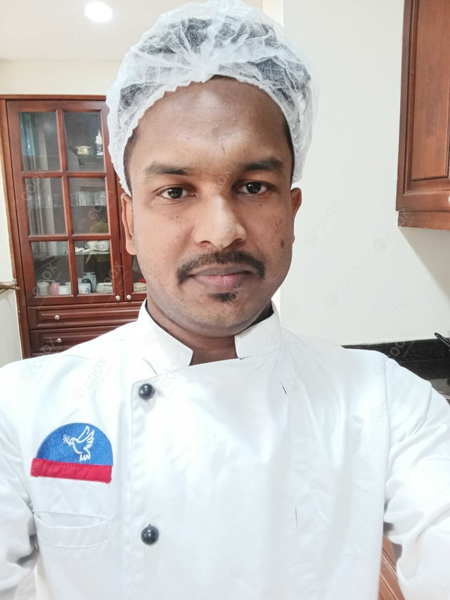 Chef from COOX at bookings. Professional cooks chefs at home