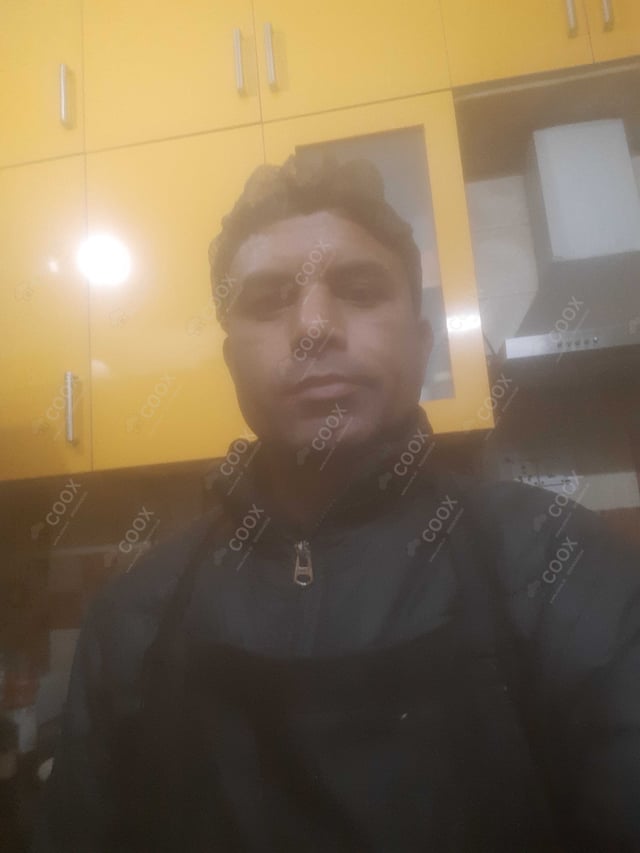 Chef from COOX at bookings. Professional cooks chefs at home