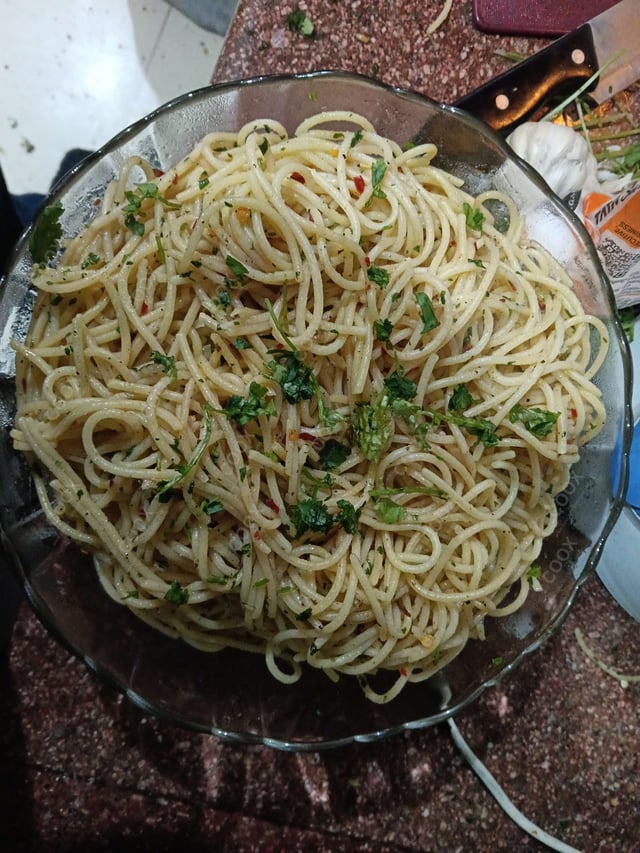 Delicious Spaghetti Aglio e Olio prepared by COOX