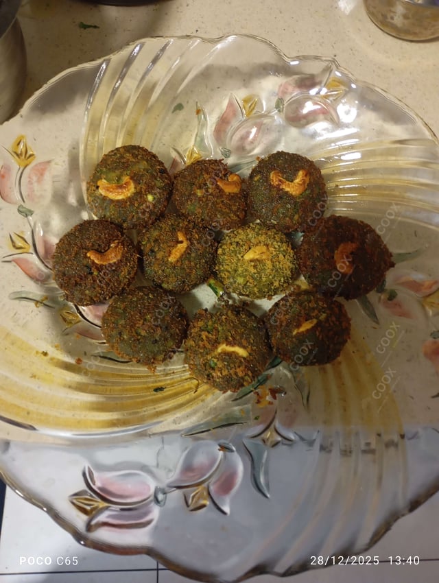 Delicious Makki ki Rotis prepared by COOX