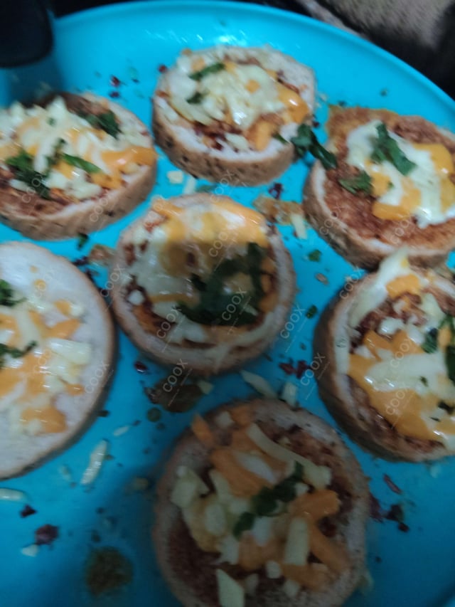 Delicious Garlic Bread with Cheese prepared by COOX