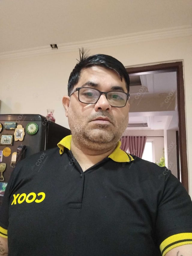 Chef from COOX at bookings. Professional cooks chefs at home