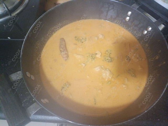 Delicious Red Thai Chicken Curry prepared by COOX