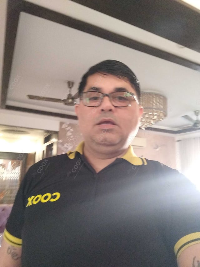 Chef from COOX at bookings. Professional cooks chefs at home