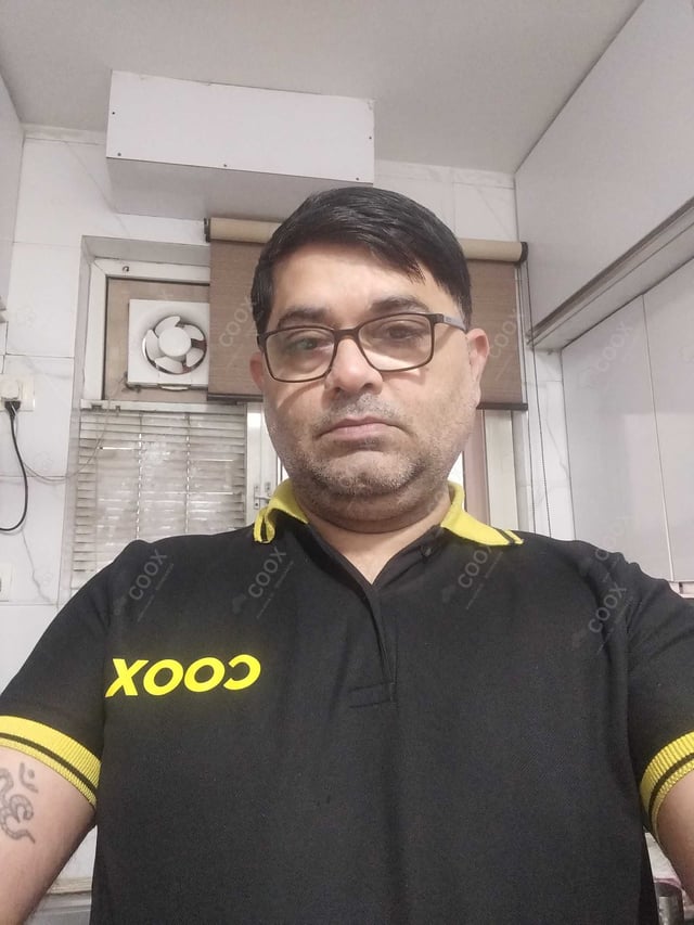 Chef from COOX at bookings. Professional cooks chefs at home