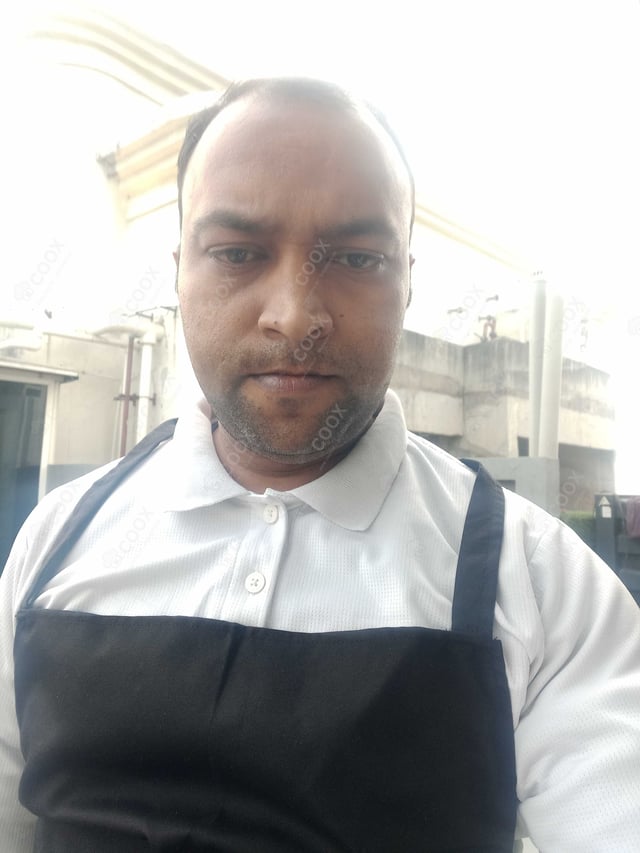 Chef from COOX at bookings. Professional cooks chefs at home