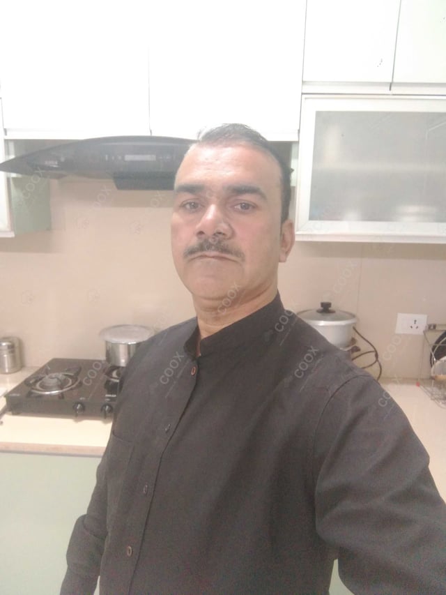 Chef from COOX at bookings. Professional cooks chefs at home