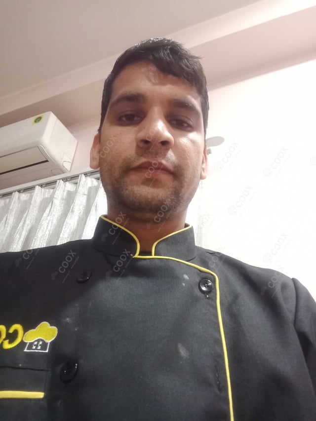 Chef from COOX at bookings. Professional cooks chefs at home