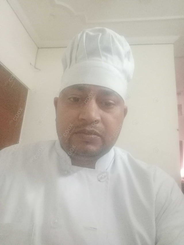 Chef from COOX at bookings. Professional cooks chefs at home