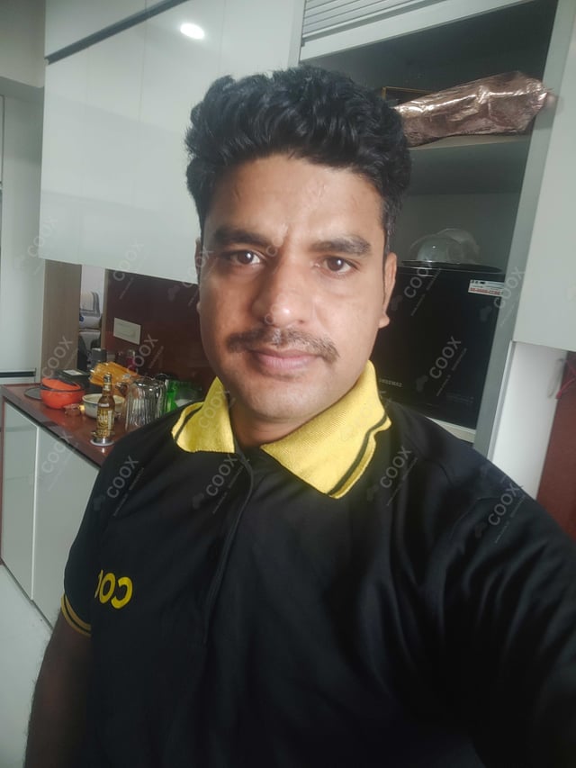 Chef from COOX at bookings. Professional cooks chefs at home