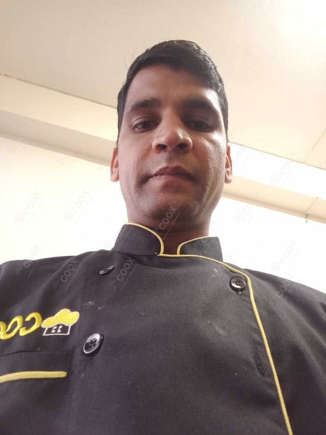 Chef from COOX at bookings. Professional cooks chefs at home