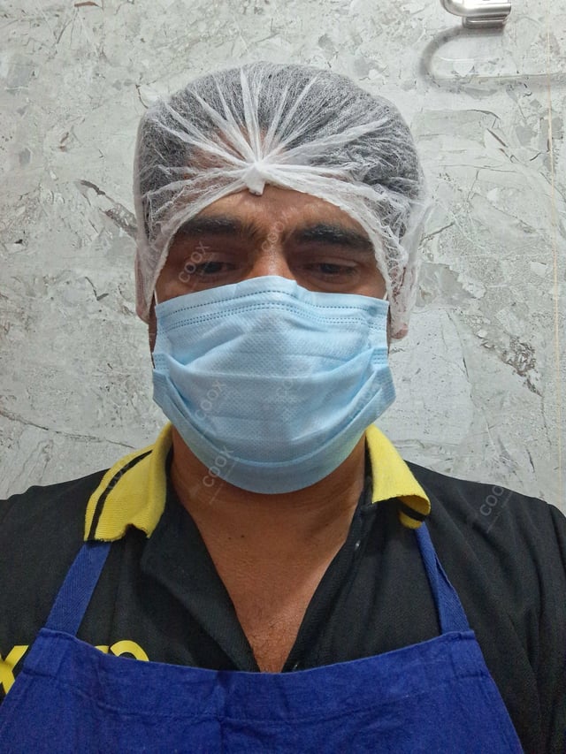 Chef from COOX at bookings. Professional cooks chefs at home