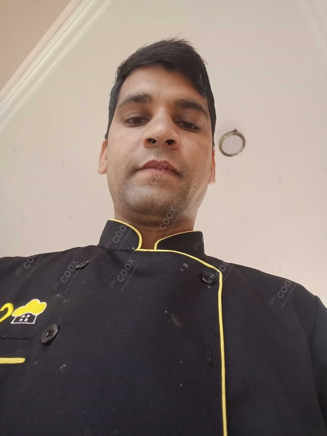 Chef from COOX at bookings. Professional cooks chefs at home