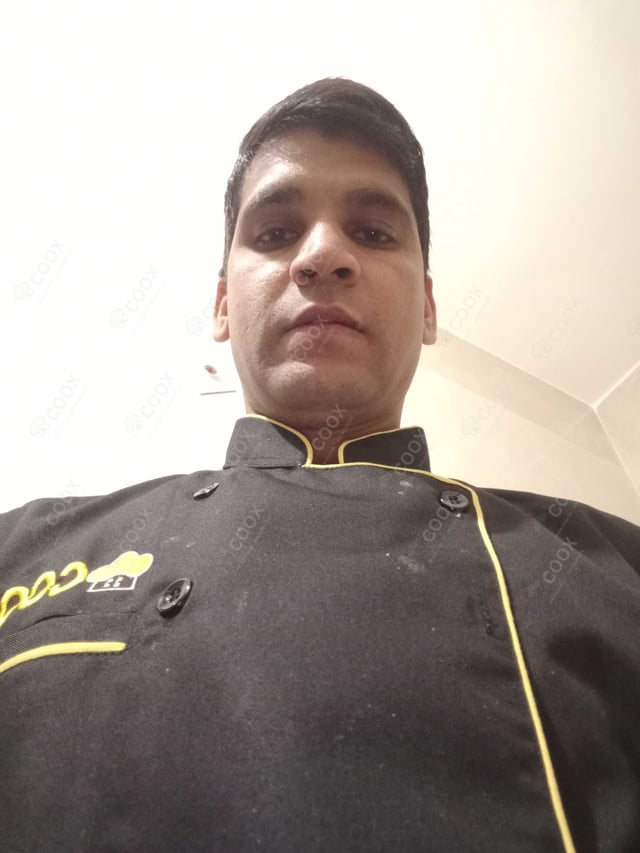 Chef from COOX at bookings. Professional cooks chefs at home