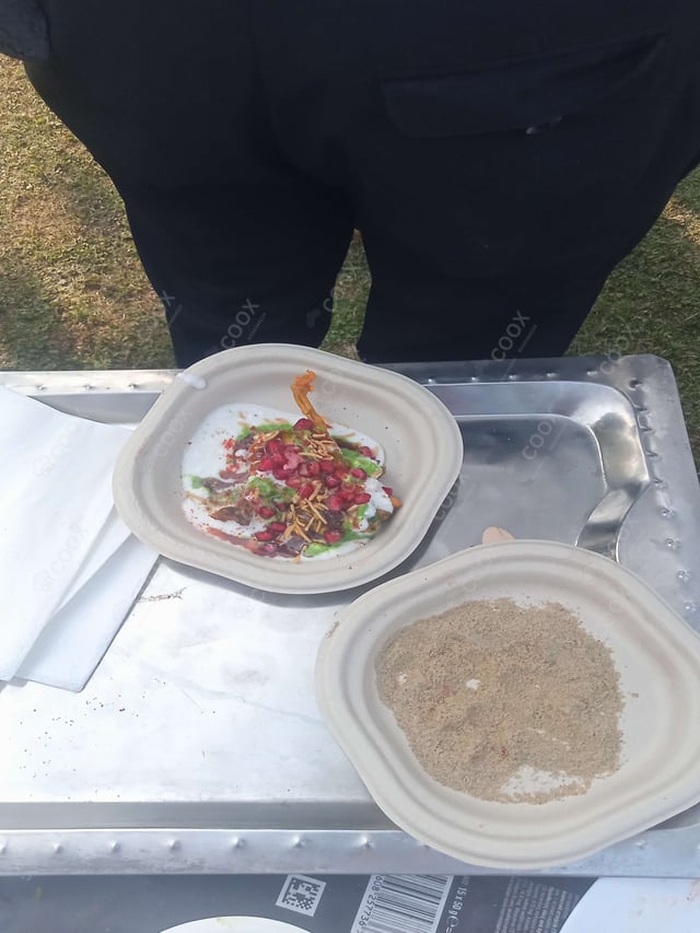 Delicious Gol Gappe (Pani Puri) prepared by COOX