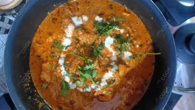 Tasty Chicken Tikka Masala cooked by COOX chefs cooks during occasions parties events at home