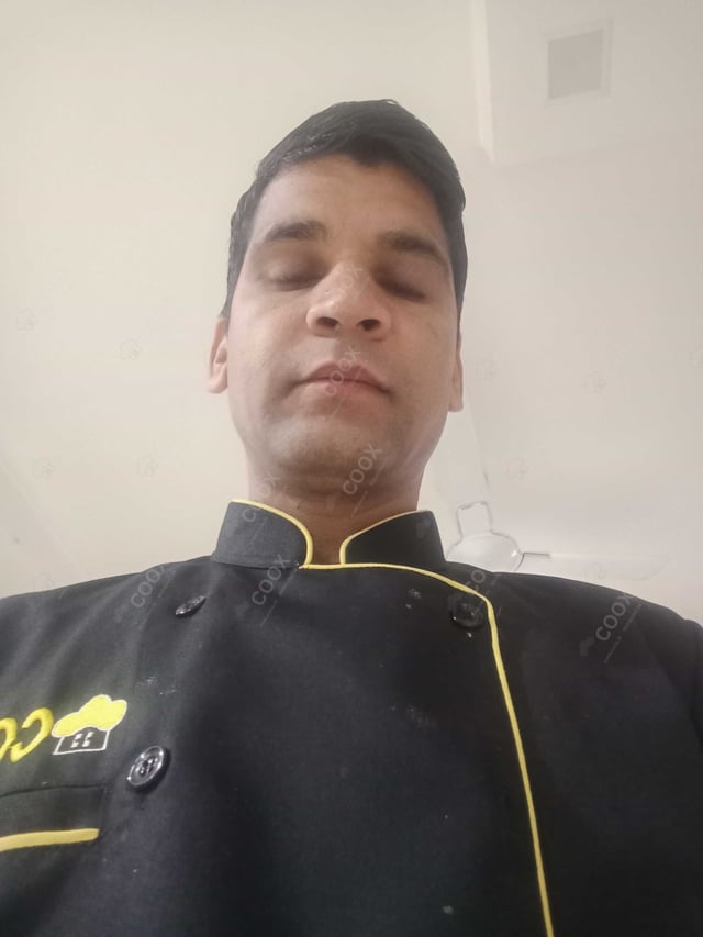 Chef from COOX at bookings. Professional cooks chefs at home