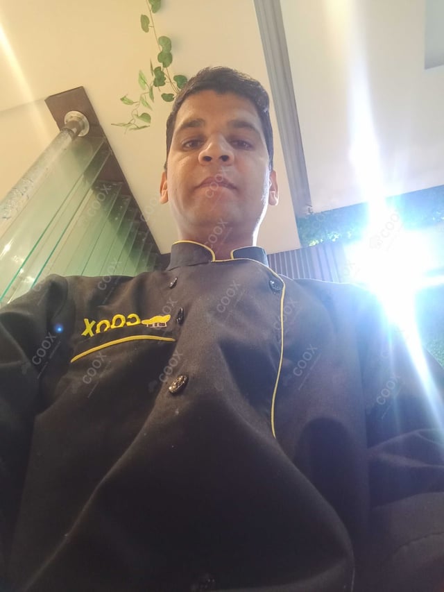 Chef from COOX at bookings. Professional cooks chefs at home