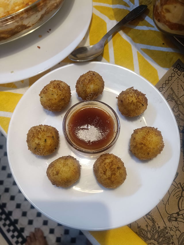 Tasty Melted Chocolate on Strawberries cooked by COOX chefs cooks during occasions parties events at home