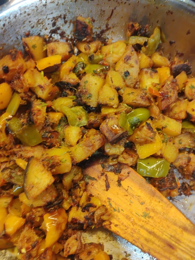 Delicious Aloo Shimla Mirch prepared by COOX