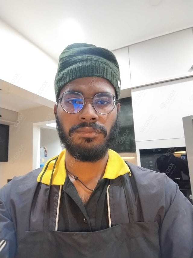 Chef from COOX at bookings. Professional cooks chefs at home