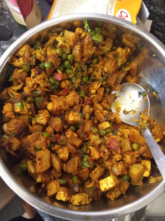 Tasty Onion Raita cooked by COOX chefs cooks during occasions parties events at home