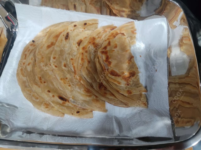 Tasty Naan (Butter / Garlic) cooked by COOX chefs cooks during occasions parties events at home