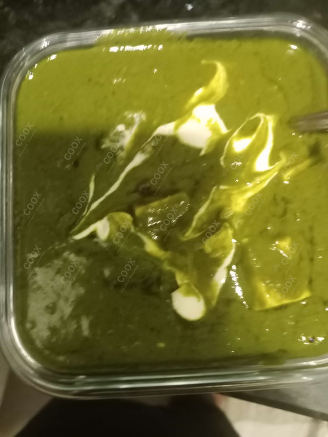 Tasty Palak Paneer cooked by COOX chefs cooks during occasions parties events at home