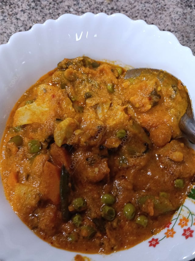 Tasty Vegetable Makhani cooked by COOX chefs cooks during occasions parties events at home