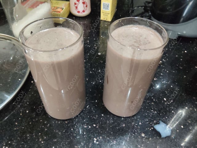 Tasty Oreo Cookie Milkshake cooked by COOX chefs cooks during occasions parties events at home