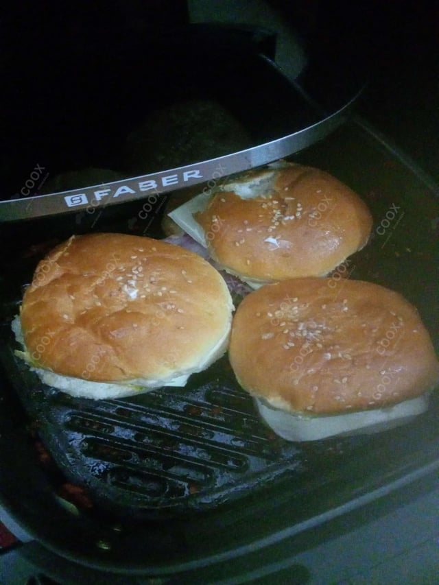 Tasty Chicken Tikka Burgers cooked by COOX chefs cooks during occasions parties events at home